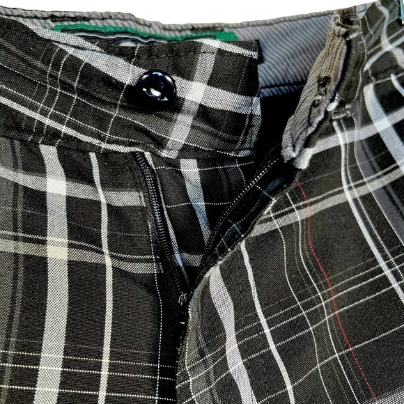 O’Neill Men’s Black & White Plaid Bermuda Length Shorts Size 30 EUC - Picture 5 of 10